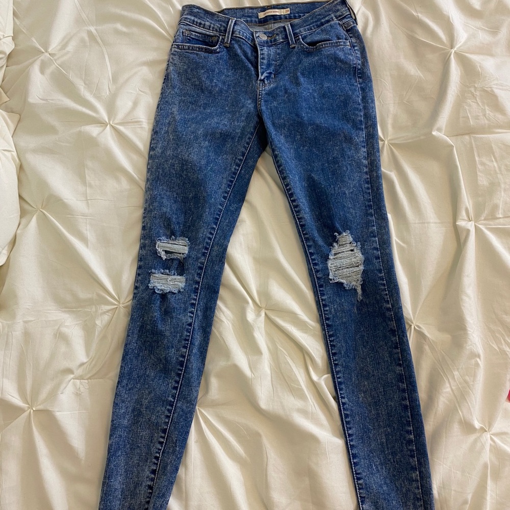 Levi’s Low rise Ripped jeans